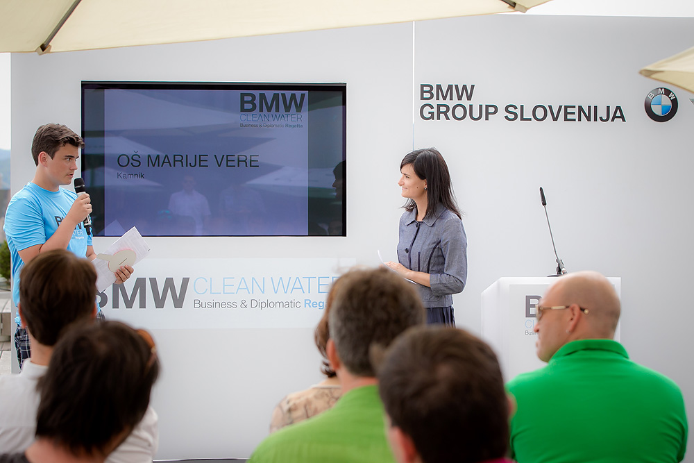 Predstavitev zmagovalnega projekta iz Slovenije: »Z vodo brez olja do čistega okolja«, ki so ga izdelali učenci iz OŠ Marije Vere Kamnik