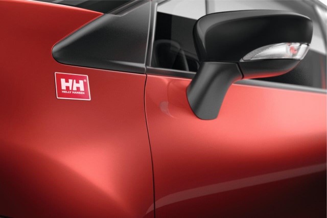 S posebno serijo Helly Hansen Renault za Captur prvič ponuja usnjene prevleke sedežev