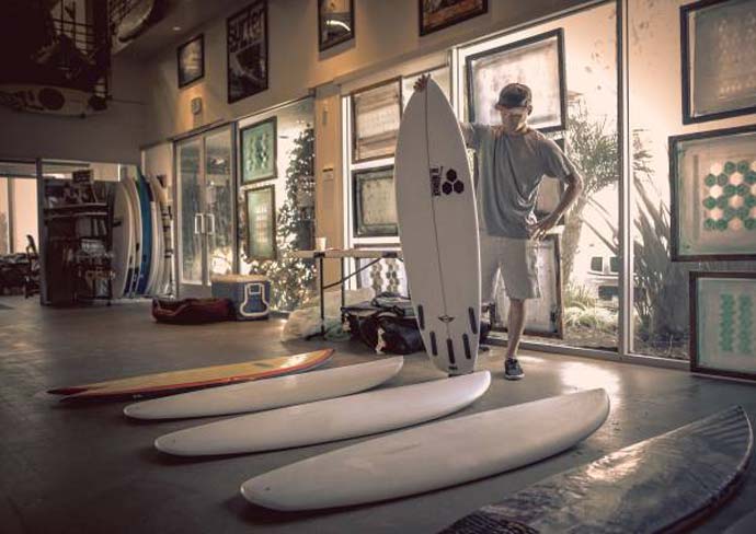 P90179448-the-mini-surfboard-04-2015-600px